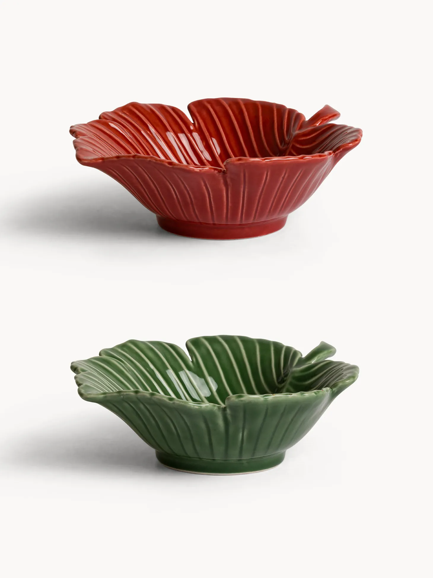 Coppa in stoneware a forma di foglia