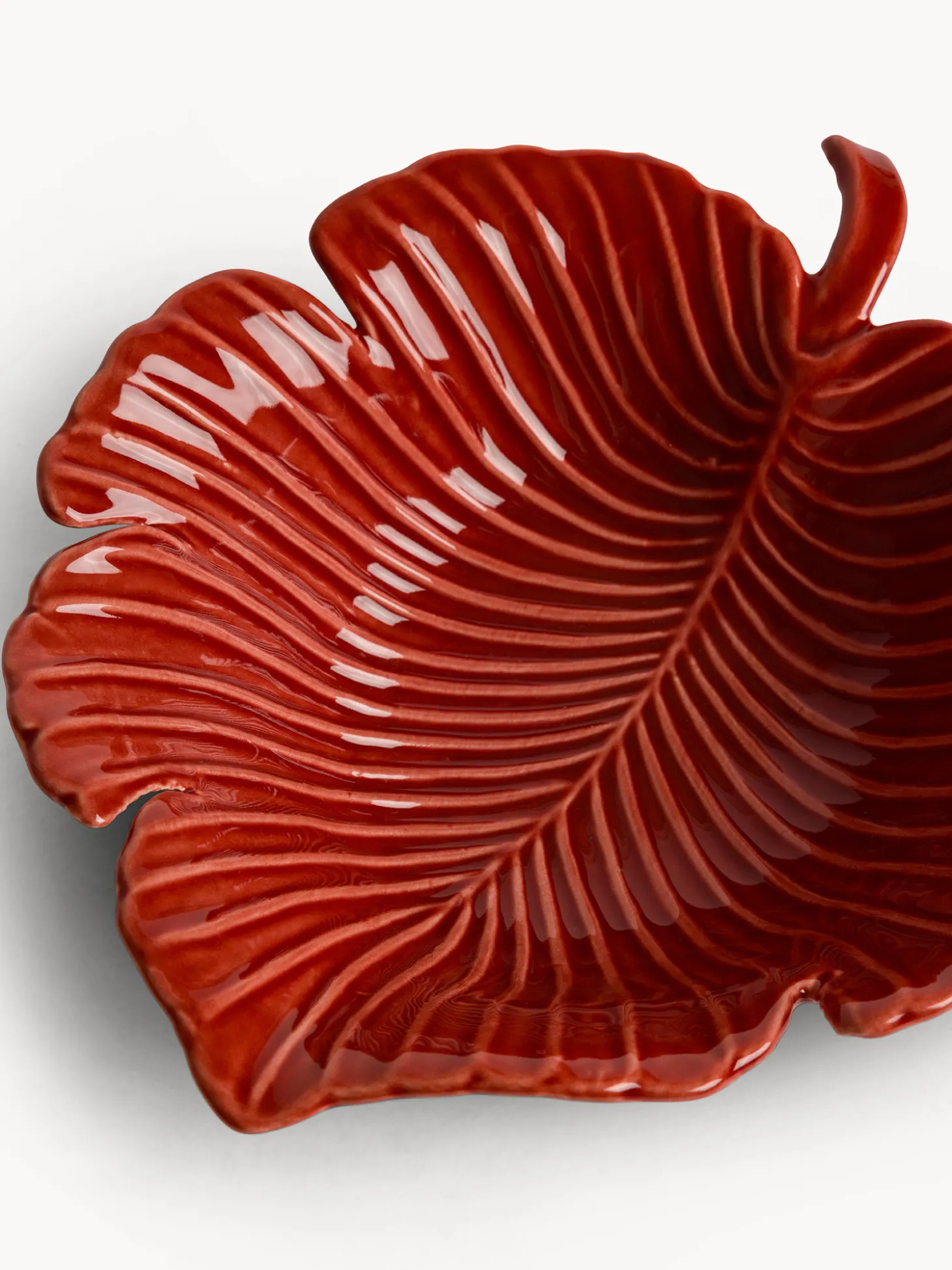 Coppa in stoneware a forma di foglia