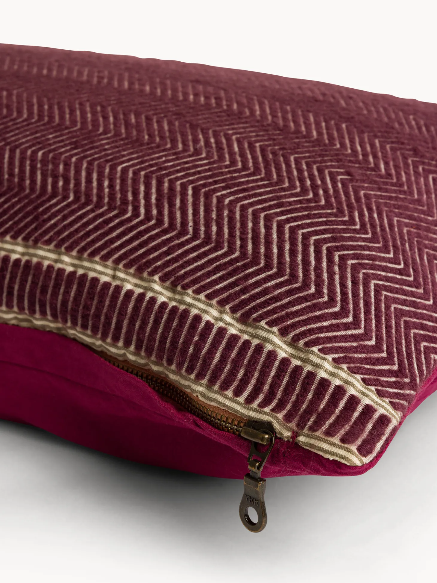 Cuscino 35x55 cm in mohair righe zigzag