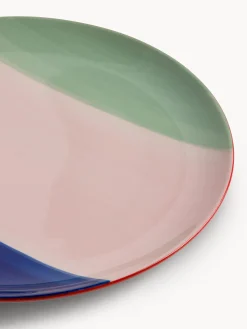 Piatto piano in ceramica a righe colorate
