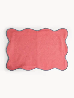 Tovaglietta in cotone con bordi smerlati e overlock