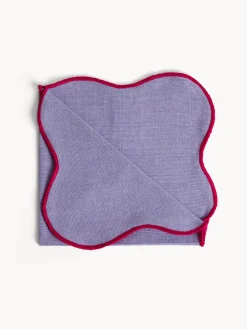Tovagliolo in cotone con bordi smerlati e overlock